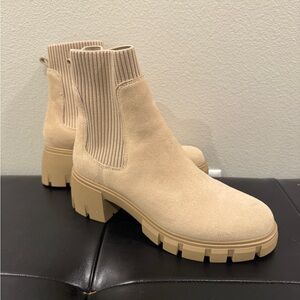 Never Worn Before - STEVE MADDEN - Women's Tan Ankle Boots